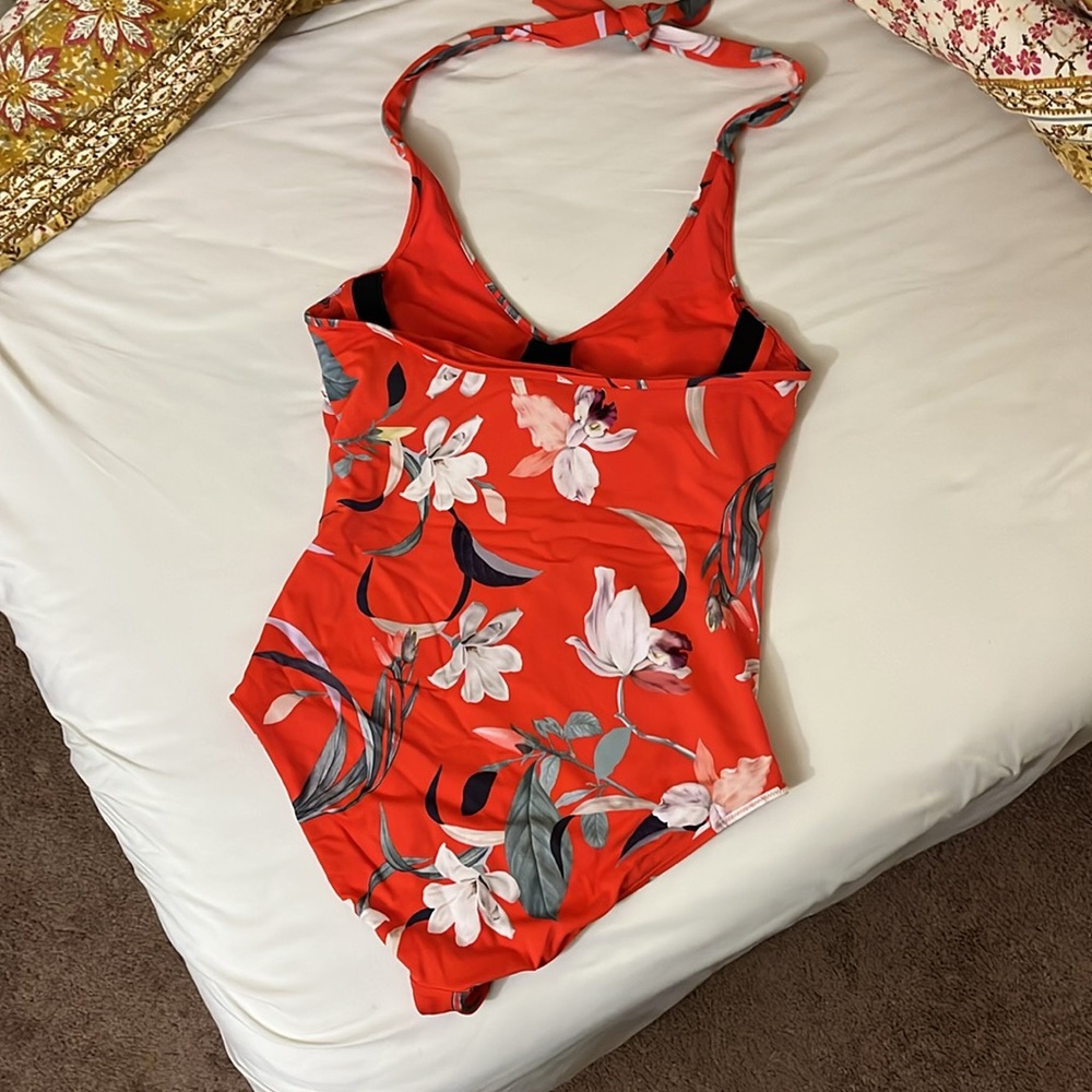 Athleta One Piece Swimsuit Size MT - Picture 2 of 3